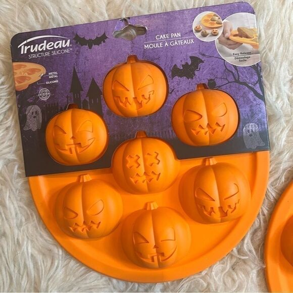 Trudeau Halloween Pumpkins Mini Treat Cake Pan Silicone Round set of 2 - Picture 2 of 5
